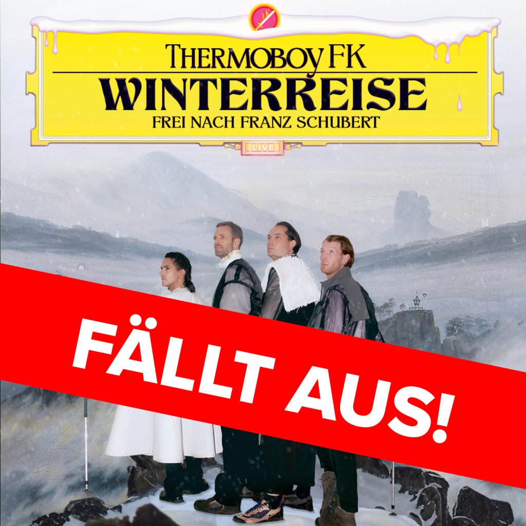Plakat von Thermoboy - Winterreise. Vier Männer stehen hintereinander im Schnee und schauen nach oben. Das Stück fällt aus.